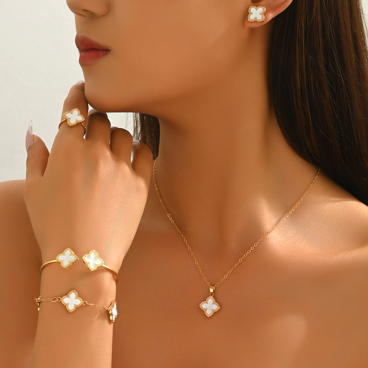 Luxury Black/White Enamel Flow - Women Formal Wear Black And White avaliação e preço